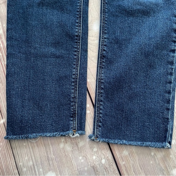 Old Navy Midrise Boyfriend Straight Leg Ankle Jeans Medium Wash, Size 4 - Picture 9 of 10